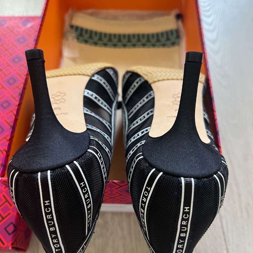 Tory Burch navy and ivory Heels - Picture 3 of 8